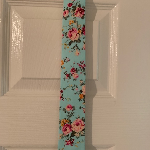 Hand Made Floral Tie! - Picture 3 of 6